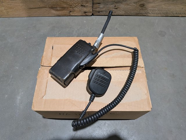 3x portofoon met accessoires, motorola - afbeelding 3 van  9