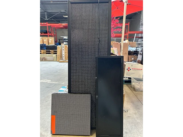 3x professionele beeldschermen en led-videowall panelen w.o. flatron - afbeelding 1 van  6