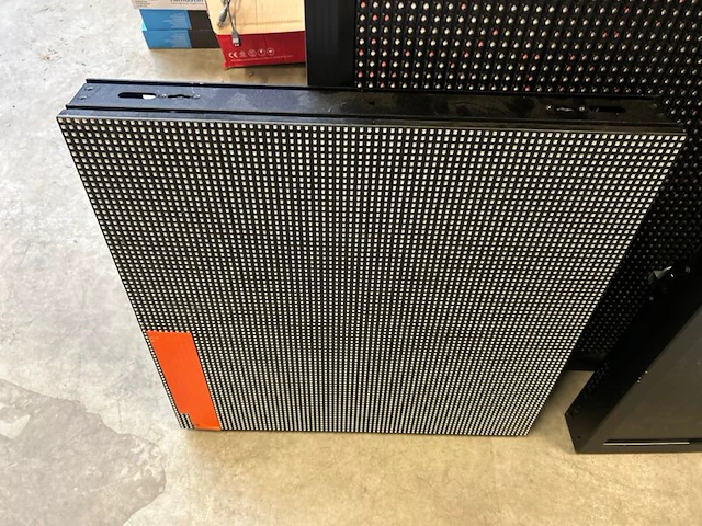 3x professionele beeldschermen en led-videowall panelen w.o. flatron - afbeelding 2 van  6
