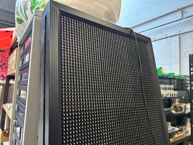 3x professionele beeldschermen en led-videowall panelen w.o. flatron - afbeelding 3 van  6