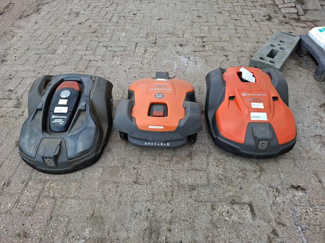 3x robotmaaier husqvarna, bouwjaar 2015/18 - afbeelding 1 van  7