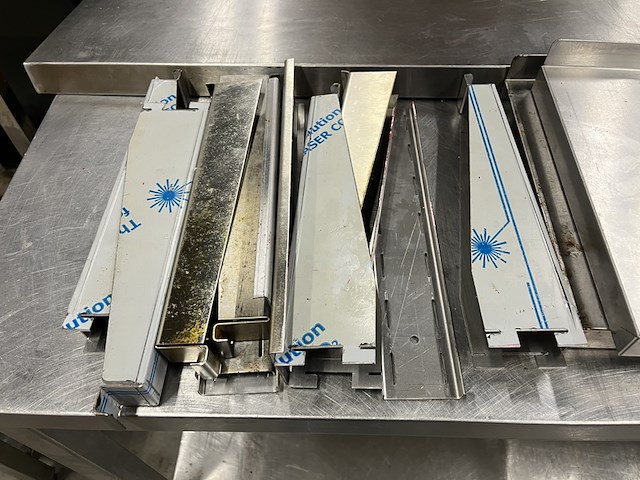 3x rvs wandplank (2x 140 cm, 1x 200 cm) - afbeelding 2 van  4