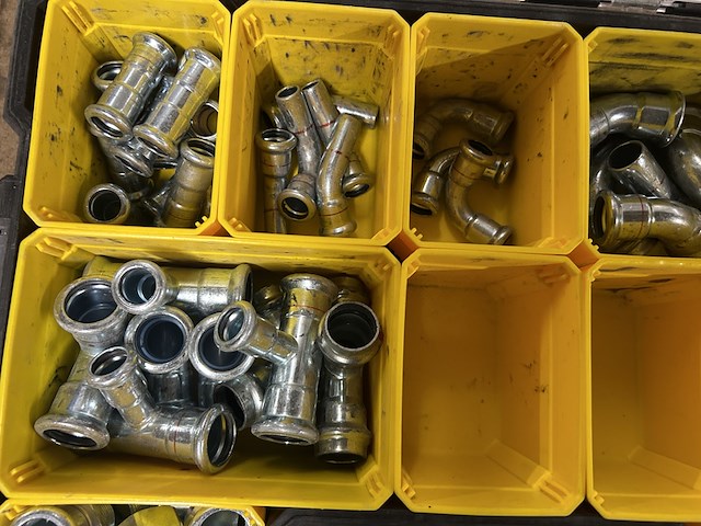 3x stanley gereedschapskoffer, organizer met inhoud koppelingen - afbeelding 7 van  8