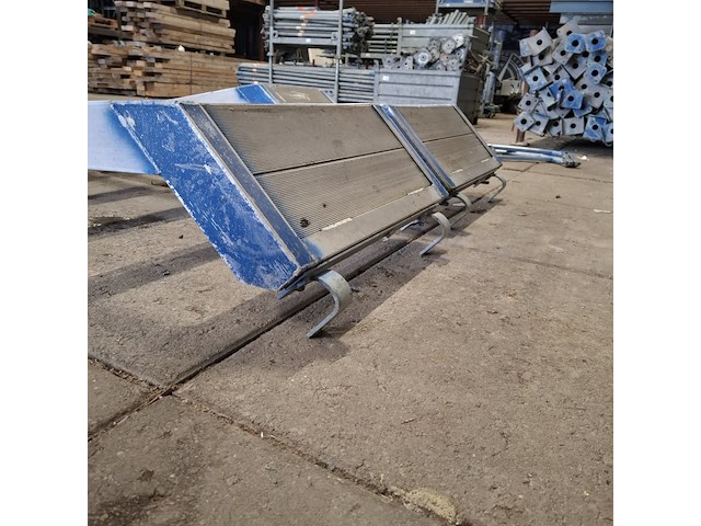 3x steigertrap met leuning layher, allround stalen steiger - afbeelding 21 van  26