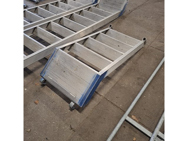 3x steigertrap met leuning layher, allround stalen steiger - afbeelding 25 van  26