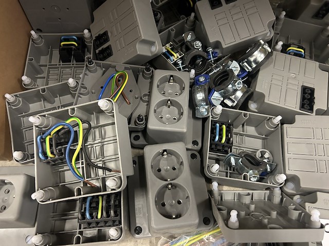 3x stellingvak installatie- en schakelmateriaal - afbeelding 11 van  16
