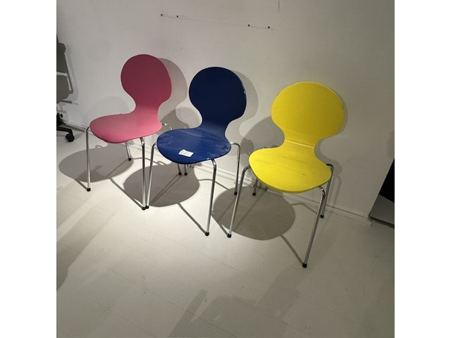 3x stoel danform, roze, blauw en geel - afbeelding 1 van  4