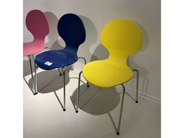 3x stoel danform, roze, blauw en geel - afbeelding 2 van  4