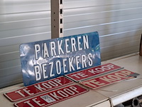 3x "te koop bordje" en 1x "parkeren bezoekers" - afbeelding 1 van  4