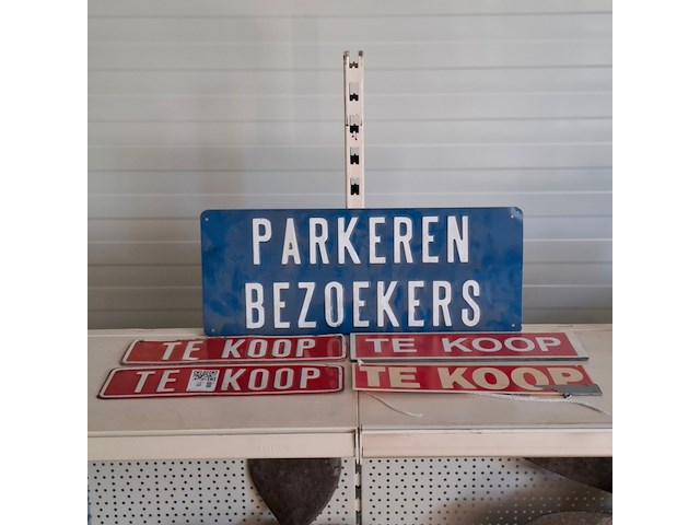 3x "te koop bordje" en 1x "parkeren bezoekers" - afbeelding 2 van  4