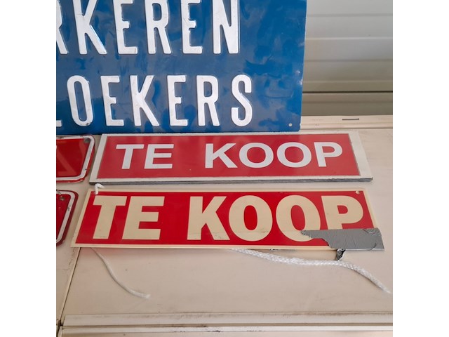 3x "te koop bordje" en 1x "parkeren bezoekers" - afbeelding 4 van  4