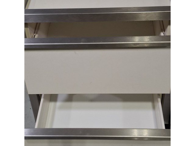 3x verrijdbare keukenblokken, o.a. whirlpool - afbeelding 11 van  11