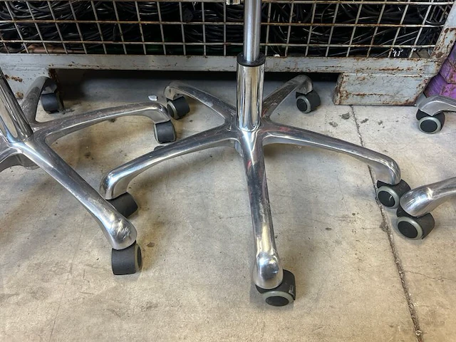 3x verrijdbare kruk met rugleuning - afbeelding 4 van  5