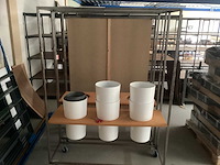 3x verrijdbare metalen displayrekken incl. inhoud - afbeelding 2 van  3