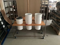 3x verrijdbare metalen displayrekken incl. inhoud - afbeelding 3 van  3