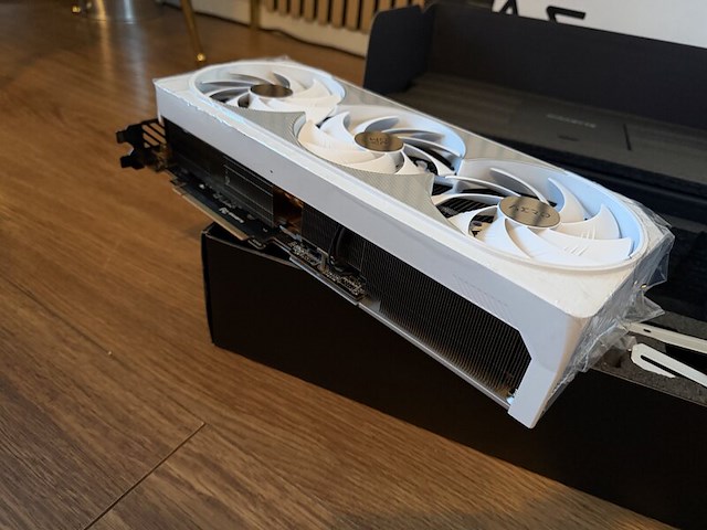 3x videokaart, asus & gigabyte, geforce rtx 4090 - afbeelding 15 van  15