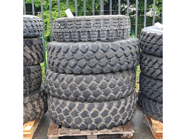 3x vrachtwagenband, 1x terreinband, michelin/ continental, o.a. xzl - afbeelding 1 van  6