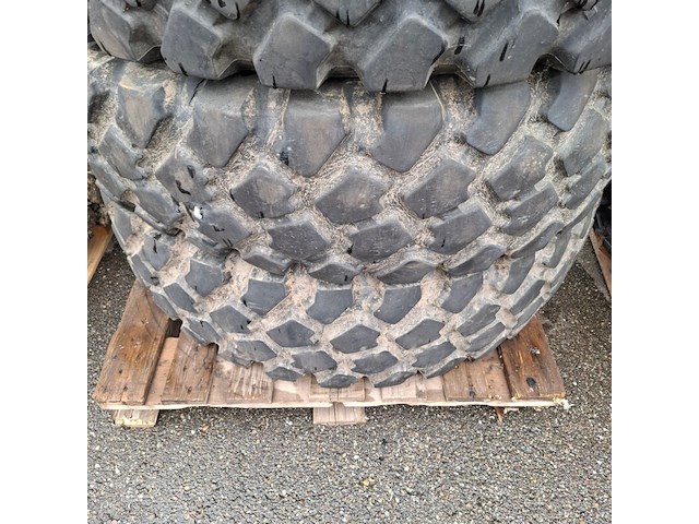3x vrachtwagenband, 1x terreinband, michelin/ continental, o.a. xzl - afbeelding 6 van  6