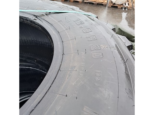 3x vrachtwagenband en 2x terreinband, michelin/continental - afbeelding 3 van  7