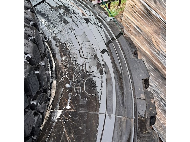 3x vrachtwagenband en 2x terreinband, michelin/continental - afbeelding 7 van  9