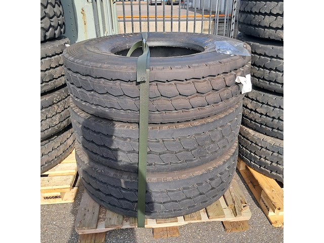 3x vrachtwagenband, michelin, x works hd - afbeelding 1 van  6