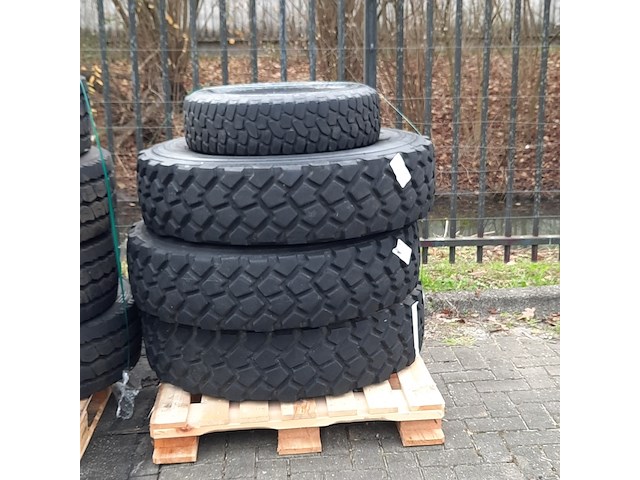 3x vrachtwagenband, michelin, xzl - afbeelding 1 van  7