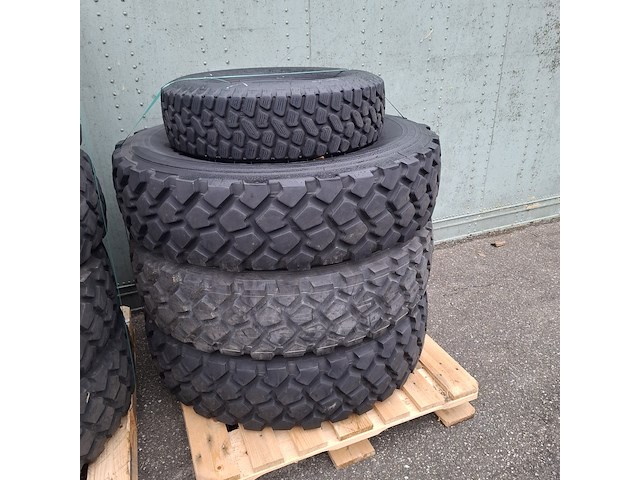 3x vrachtwagenband, michelin, xzl - afbeelding 1 van  8