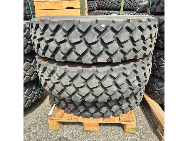 3x vrachtwagenband, michelin, xzl - afbeelding 1 van  5