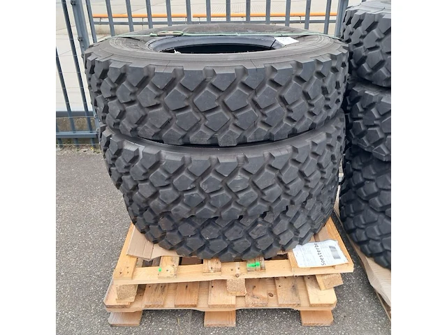 3x vrachtwagenband, michelin, xzl - afbeelding 1 van  6