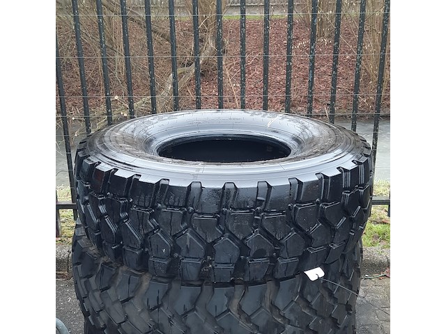 3x vrachtwagenband, o.a continental - afbeelding 2 van  9