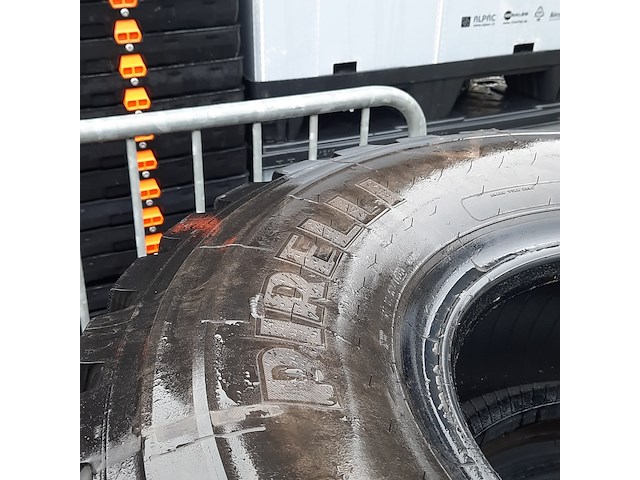 3x vrachtwagenband, o.a continental - afbeelding 3 van  9