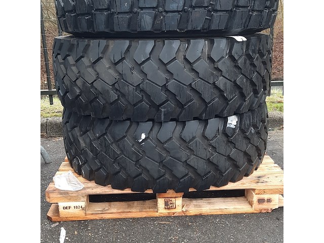 3x vrachtwagenband, o.a continental - afbeelding 8 van  9