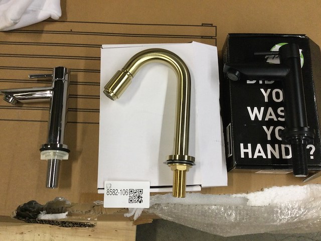 3x wastafelkranen, zwart/chroom/goud - afbeelding 1 van  4