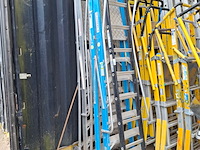 3x werktrap, 1x ladder - afbeelding 1 van  3