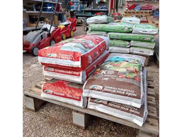 3x zak bloedmeel en 2x zak tuinkali, dcm - afbeelding 15 van  16