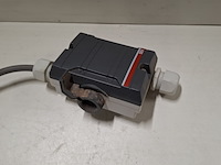 3x zonnepaneel, omvormer en diversen - afbeelding 2 van  14