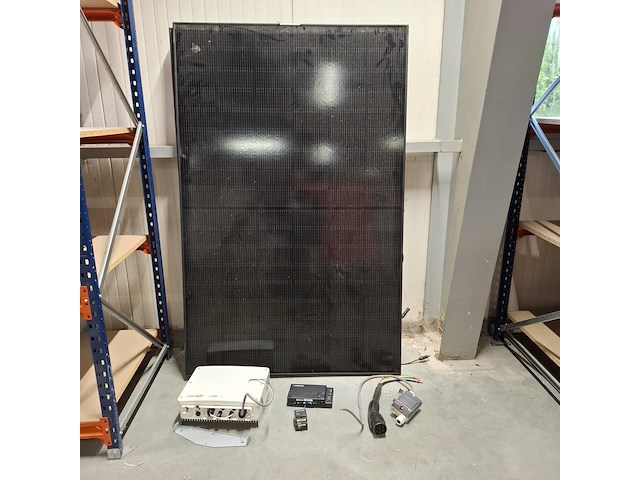 3x zonnepaneel, omvormer en diversen - afbeelding 1 van  14