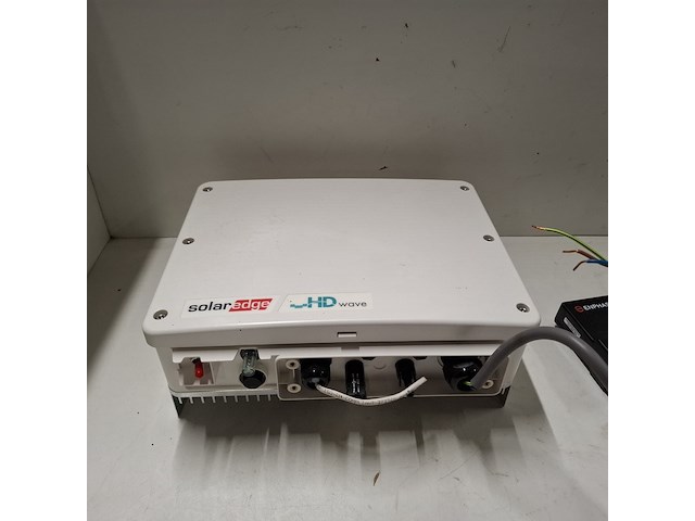 3x zonnepaneel, omvormer en diversen - afbeelding 7 van  14