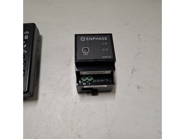 3x zonnepaneel, omvormer en diversen - afbeelding 13 van  14