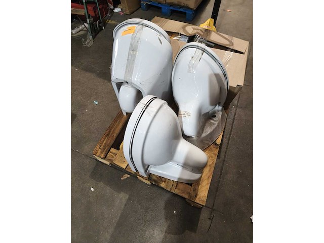 3x zwevende toiletten, wit/paars - afbeelding 1 van  4