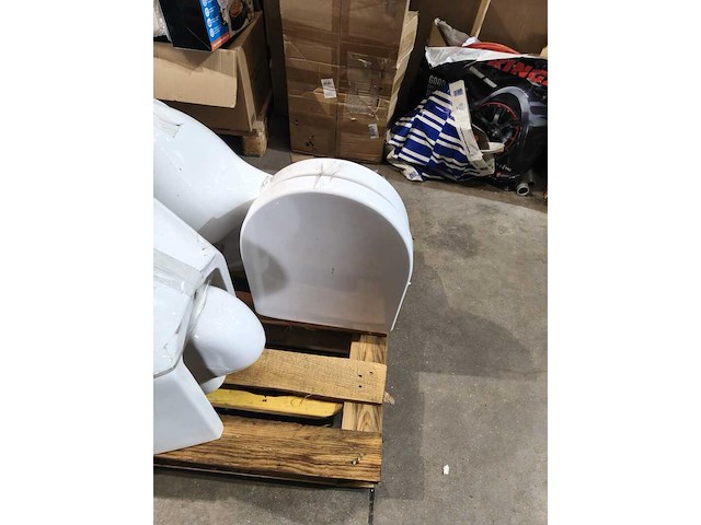 3x zwevende toiletten, wit/paars - afbeelding 2 van  4