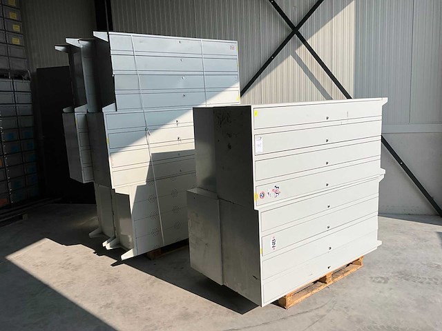 4-deurs lockerkast (10x) - afbeelding 1 van  7