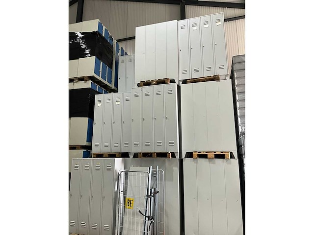 4-deurs lockerkast (10x) - afbeelding 3 van  11