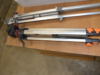 4 foto studiolampen op statief waarvan 2 jinbei ef-150 , 2 jinbei, 3 fototoestel statieven diverse merken - afbeelding 4 van  18