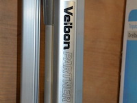 4 foto studiolampen op statief waarvan 2 jinbei ef-150 , 2 jinbei, 3 fototoestel statieven diverse merken - afbeelding 8 van  18