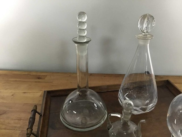 4 glazen kannen met dienblad - crockery - afbeelding 4 van  7