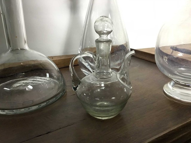 4 glazen kannen met dienblad - crockery - afbeelding 7 van  7