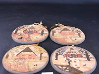 4 handbeschilderde gipsen plaques