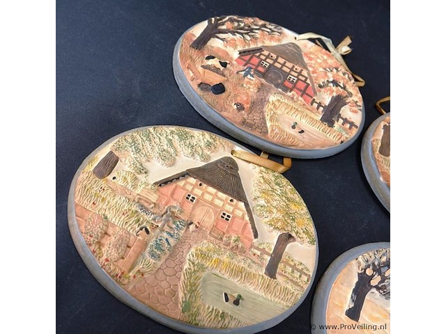 4 handbeschilderde gipsen plaques - afbeelding 2 van  5