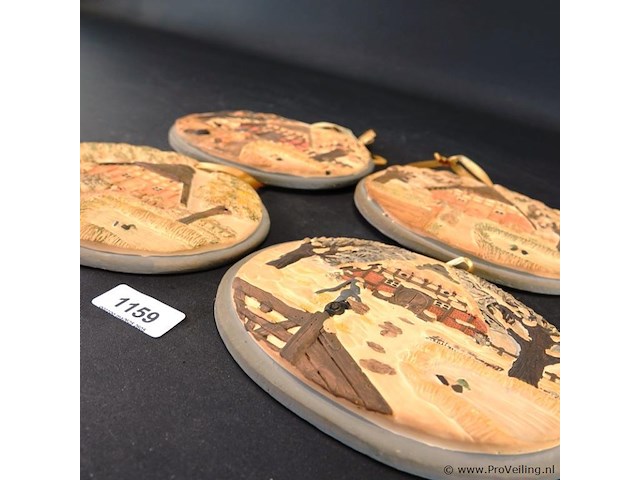 4 handbeschilderde gipsen plaques - afbeelding 4 van  5